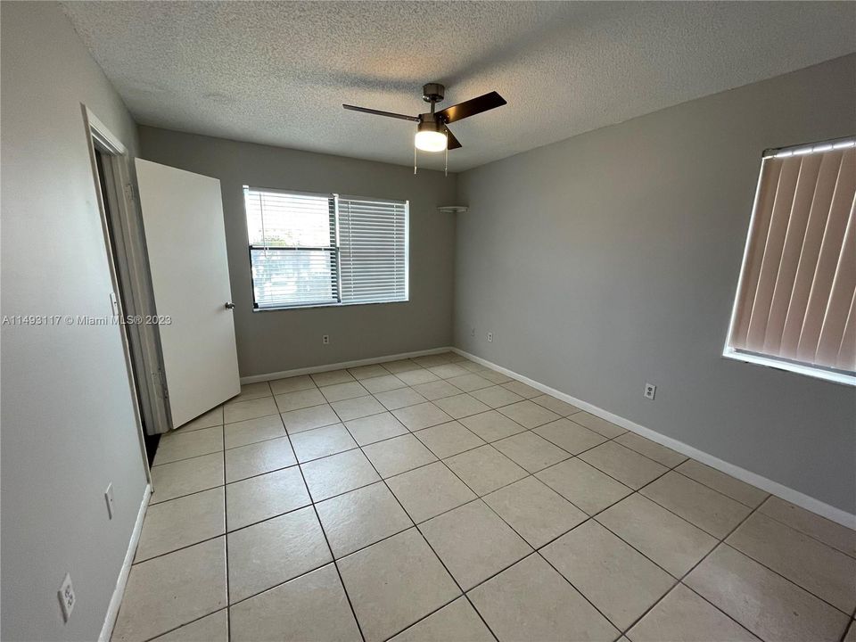 最近租的: $2,000 (2 贝兹, 2 浴室, 970 平方英尺)