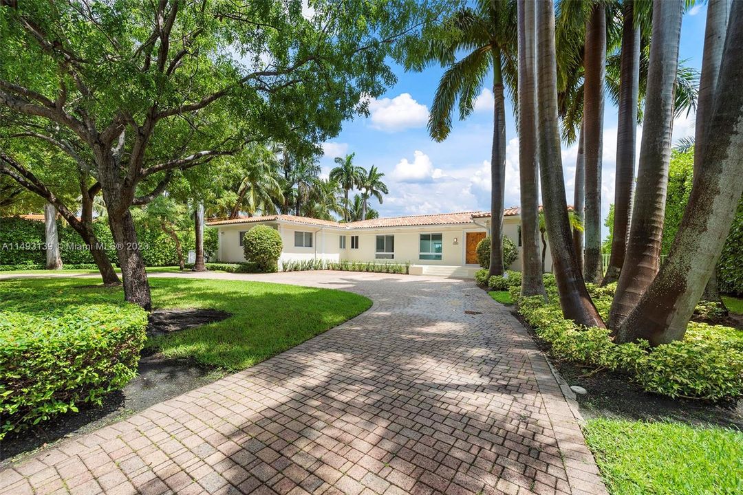 Recently Sold: $15,500,000 (5 beds, 4 baths, 3488 Square Feet)