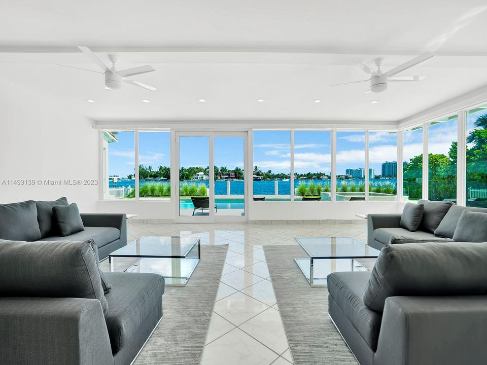 Vendido Recientemente: $15,500,000 (5 camas, 4 baños, 3488 Pies cuadrados)