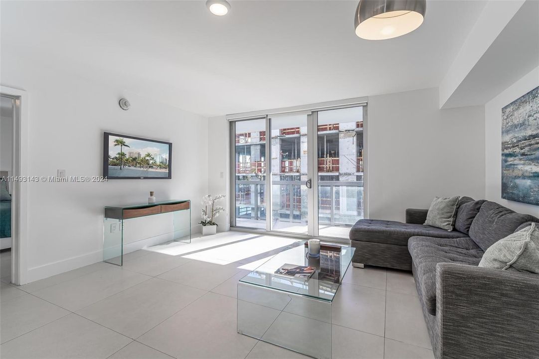 Recently Sold: $695,000 (1 beds, 2 baths, 1030 Square Feet)