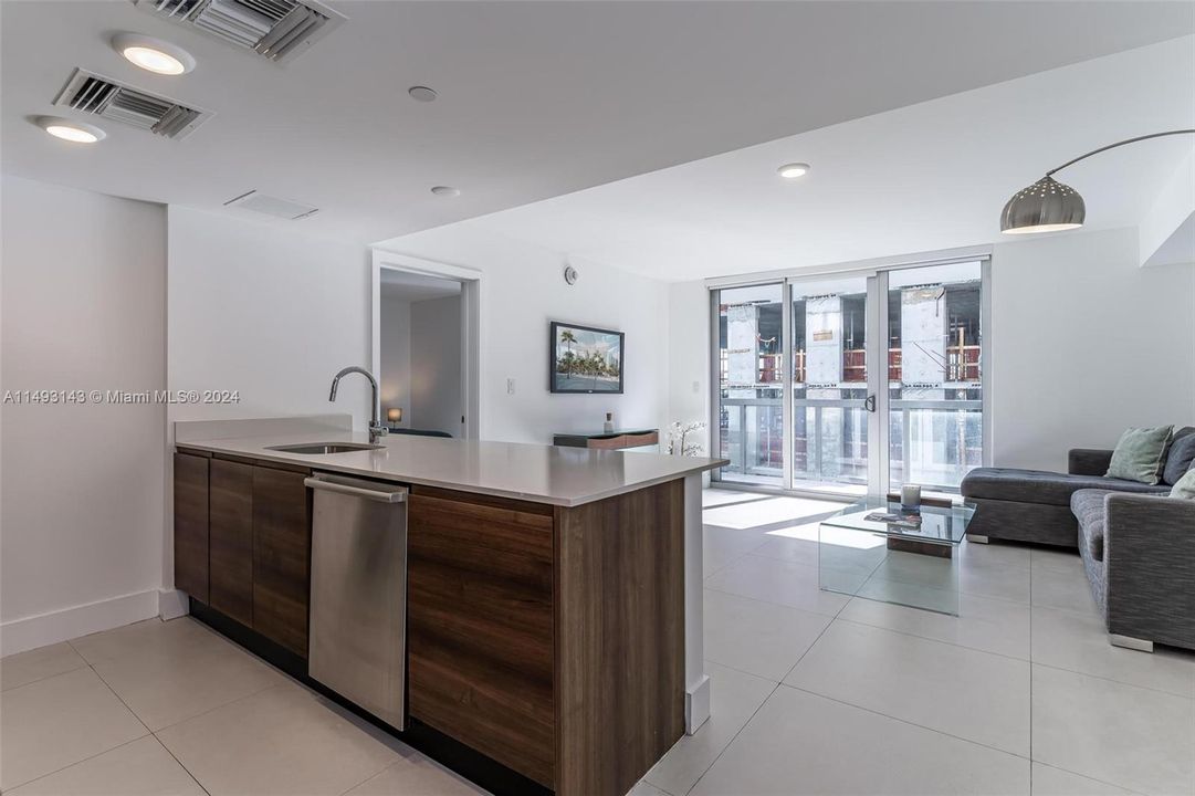 Recently Sold: $695,000 (1 beds, 2 baths, 1030 Square Feet)