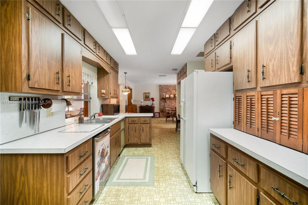 Recently Sold: $749,900 (4 beds, 2 baths, 2983 Square Feet)