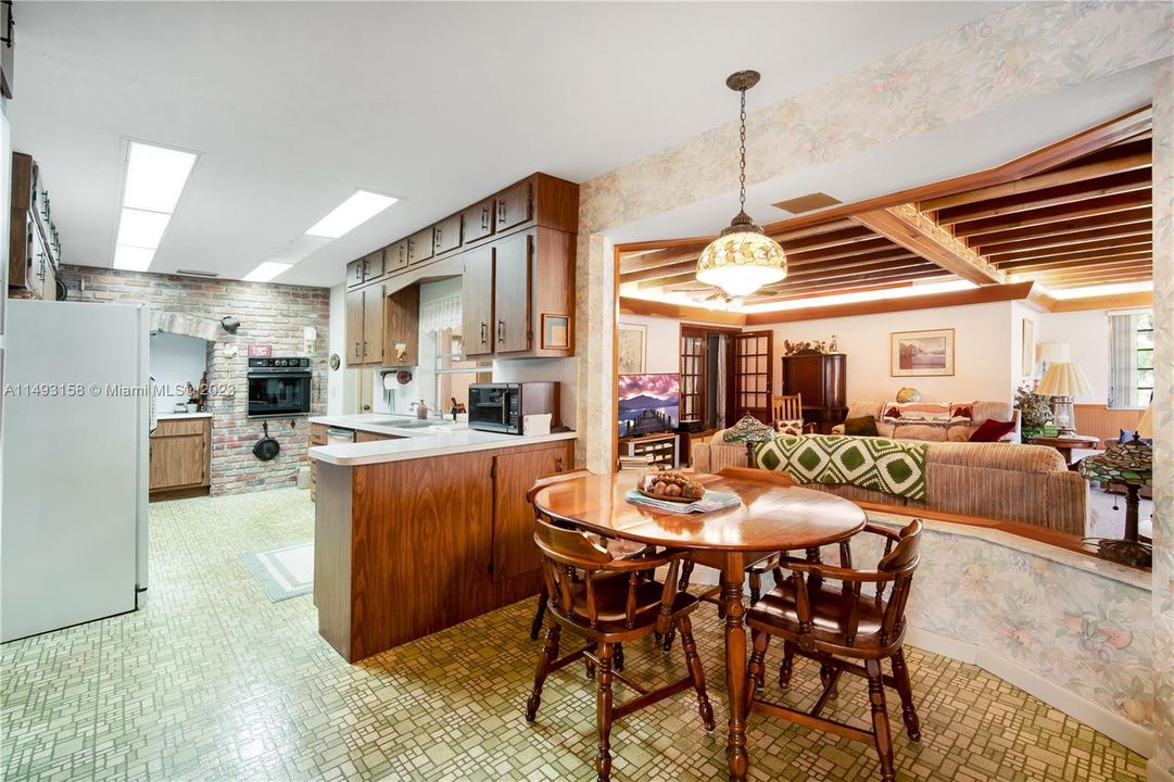 Recently Sold: $749,900 (4 beds, 2 baths, 2983 Square Feet)