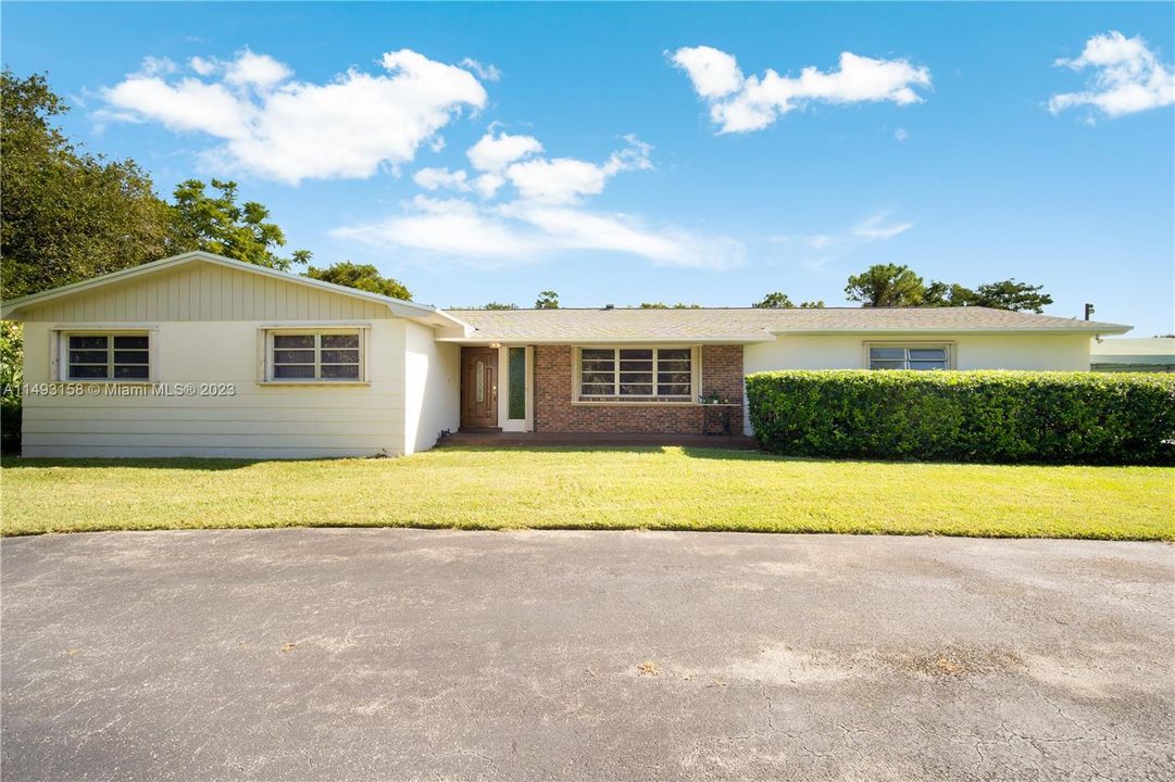 Recently Sold: $749,900 (4 beds, 2 baths, 2983 Square Feet)