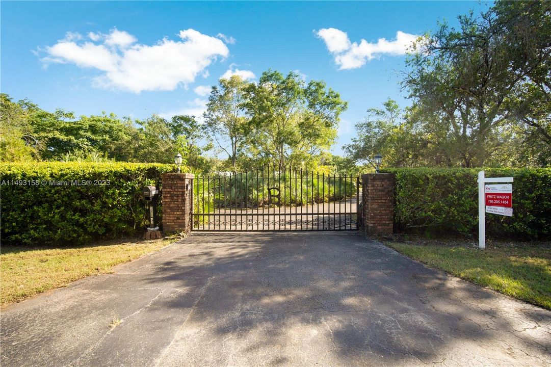 Recently Sold: $749,900 (4 beds, 2 baths, 2983 Square Feet)