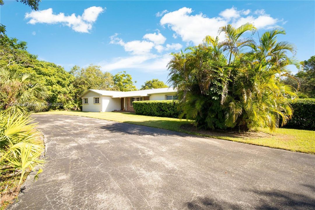 Recently Sold: $749,900 (4 beds, 2 baths, 2983 Square Feet)