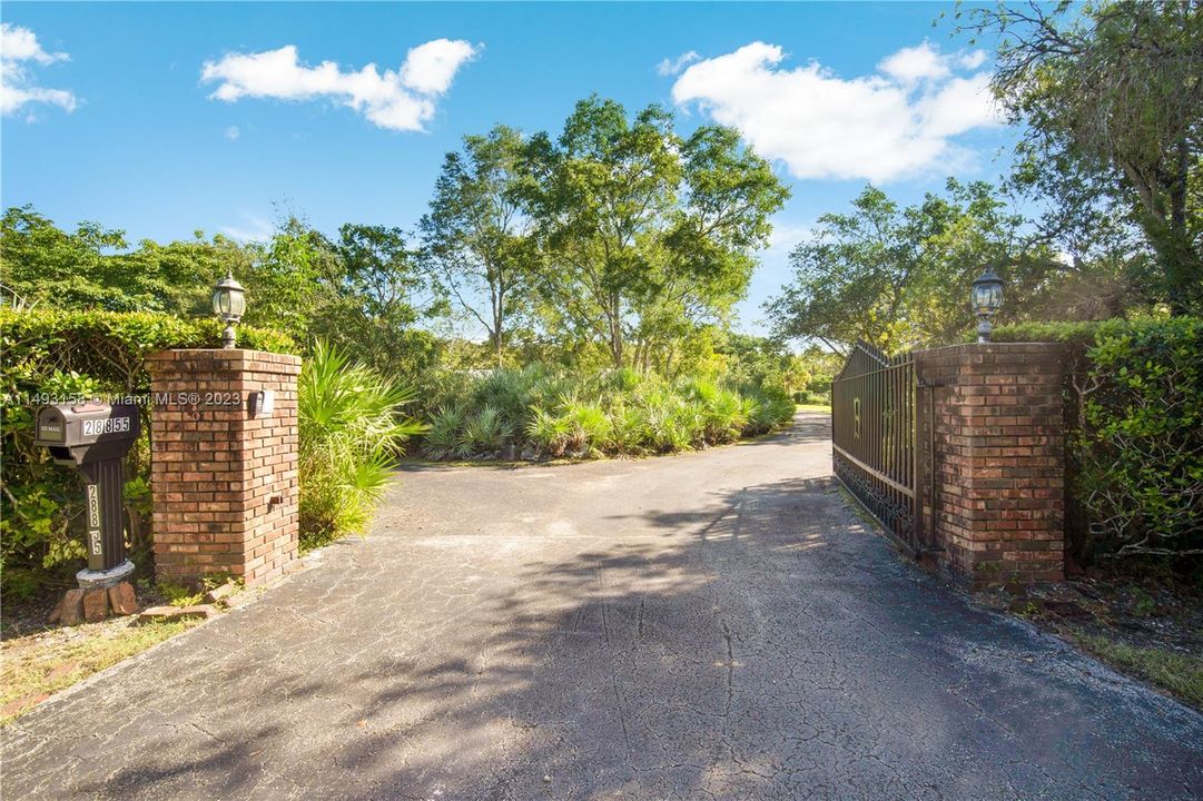 Recently Sold: $749,900 (4 beds, 2 baths, 2983 Square Feet)