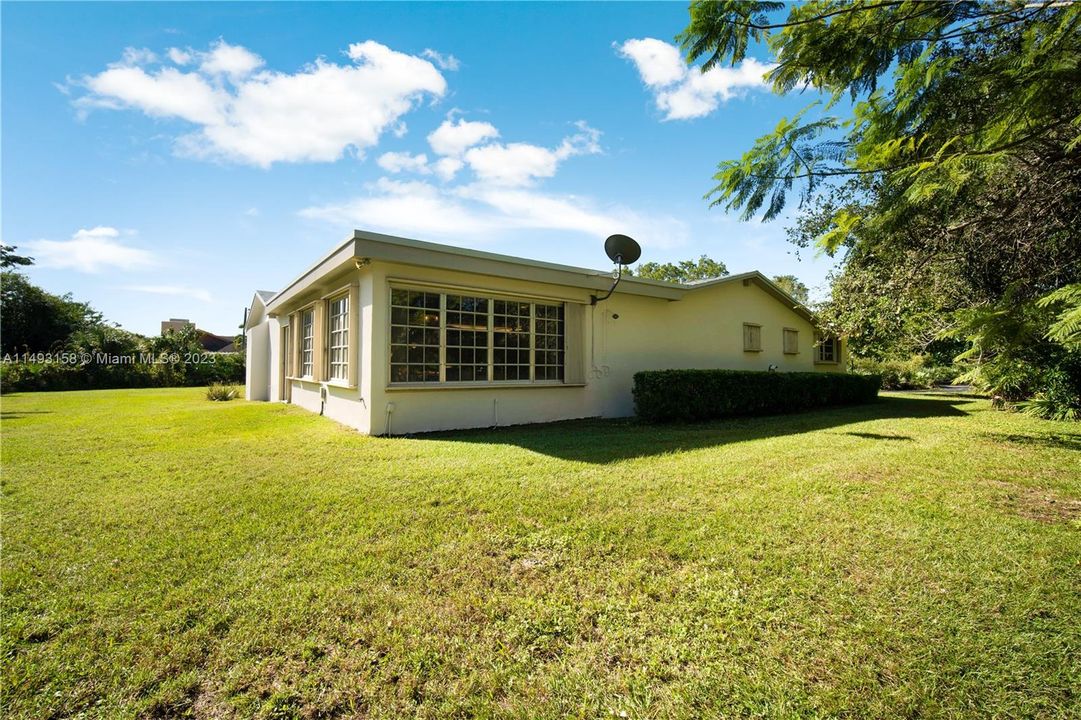 Recently Sold: $749,900 (4 beds, 2 baths, 2983 Square Feet)