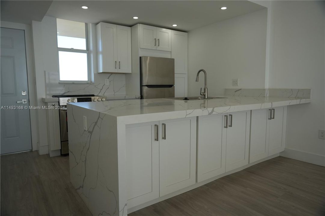 Недавно продано: $275,000 (1 спален, 1 ванн, 768 Квадратных фут)