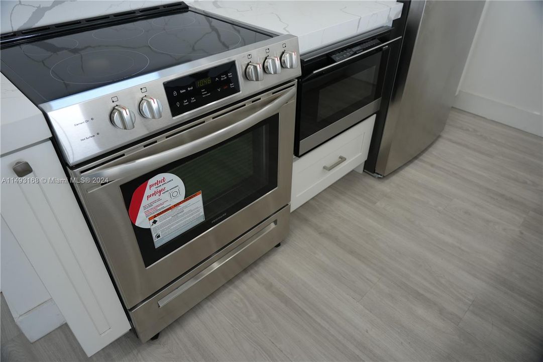 Недавно продано: $275,000 (1 спален, 1 ванн, 768 Квадратных фут)