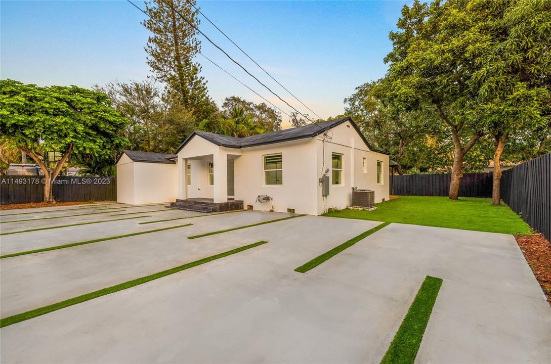 Recently Sold: $760,000 (4 beds, 3 baths, 1282 Square Feet)