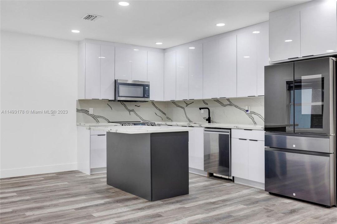 Recently Sold: $760,000 (4 beds, 3 baths, 1282 Square Feet)