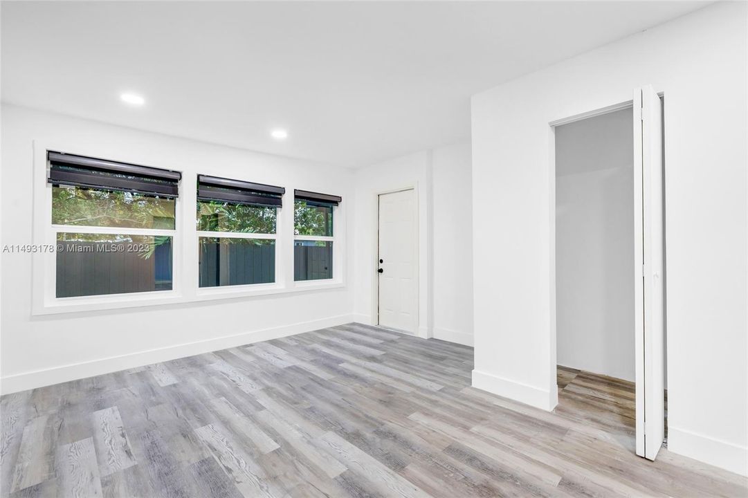 Recently Sold: $760,000 (4 beds, 3 baths, 1282 Square Feet)