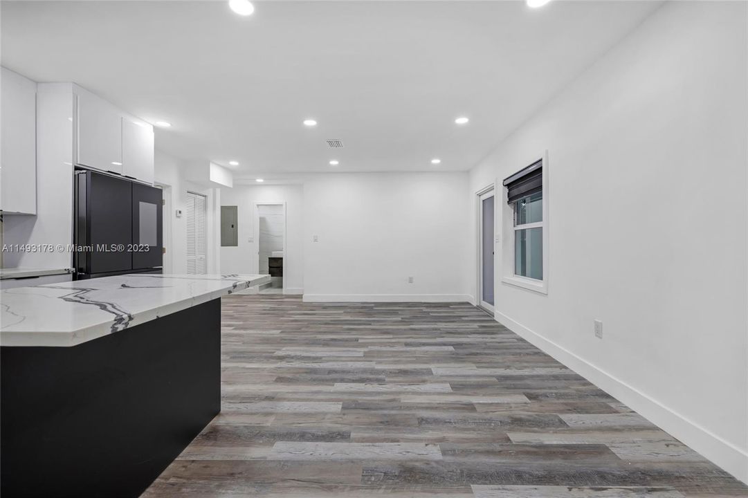 Recently Sold: $760,000 (4 beds, 3 baths, 1282 Square Feet)