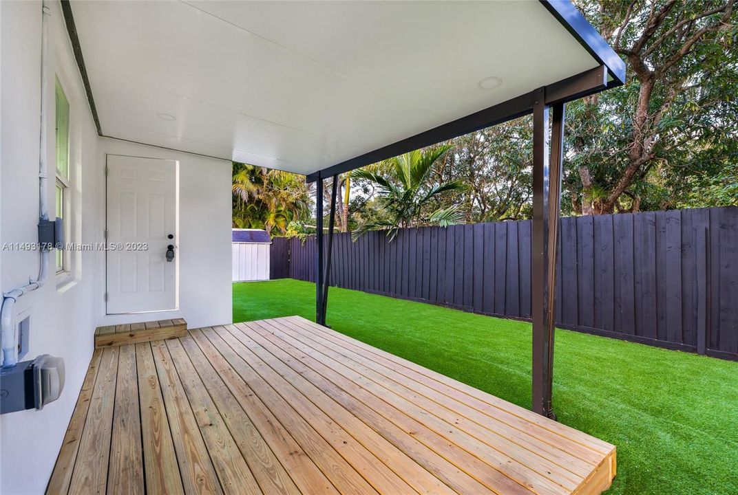 Recently Sold: $760,000 (4 beds, 3 baths, 1282 Square Feet)