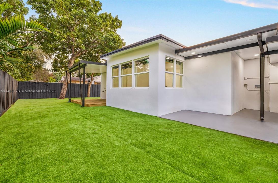 Recently Sold: $760,000 (4 beds, 3 baths, 1282 Square Feet)