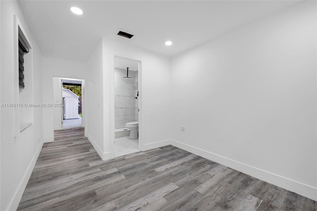 Recently Sold: $760,000 (4 beds, 3 baths, 1282 Square Feet)