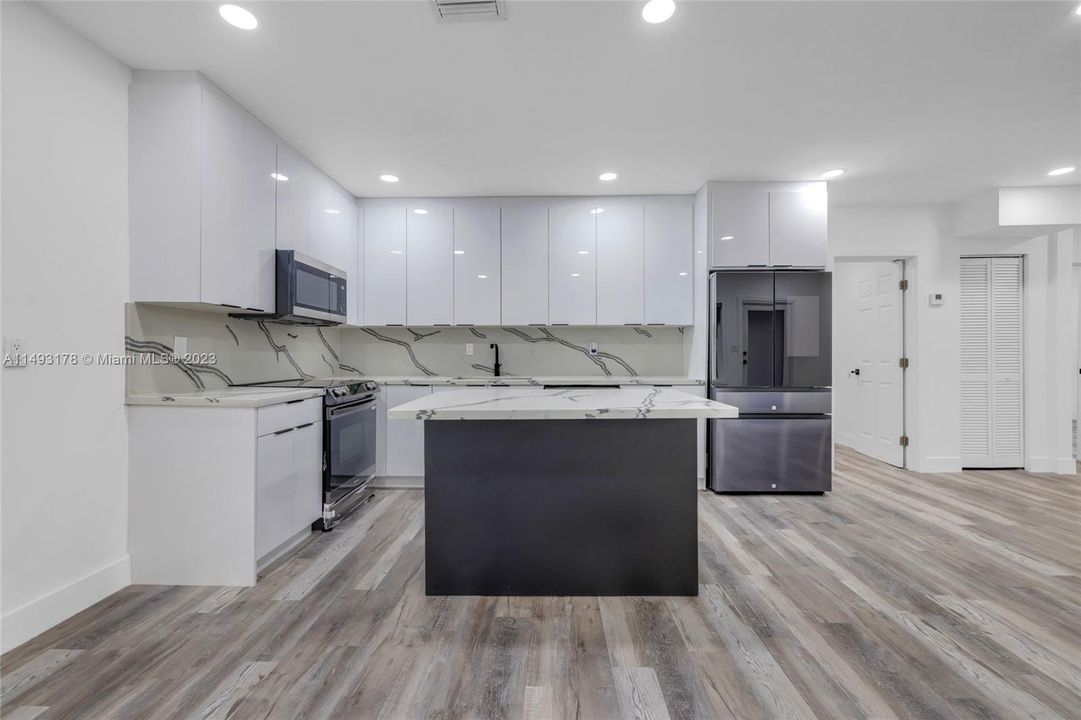 Recently Sold: $760,000 (4 beds, 3 baths, 1282 Square Feet)