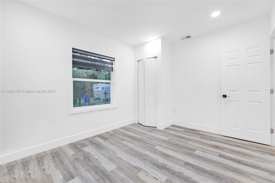 Recently Sold: $760,000 (4 beds, 3 baths, 1282 Square Feet)