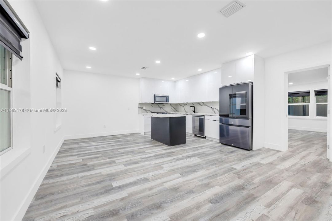 Recently Sold: $760,000 (4 beds, 3 baths, 1282 Square Feet)