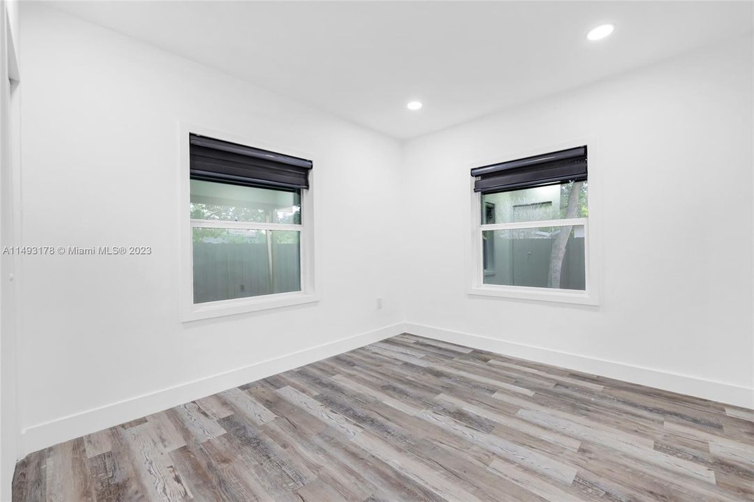 Recently Sold: $760,000 (4 beds, 3 baths, 1282 Square Feet)