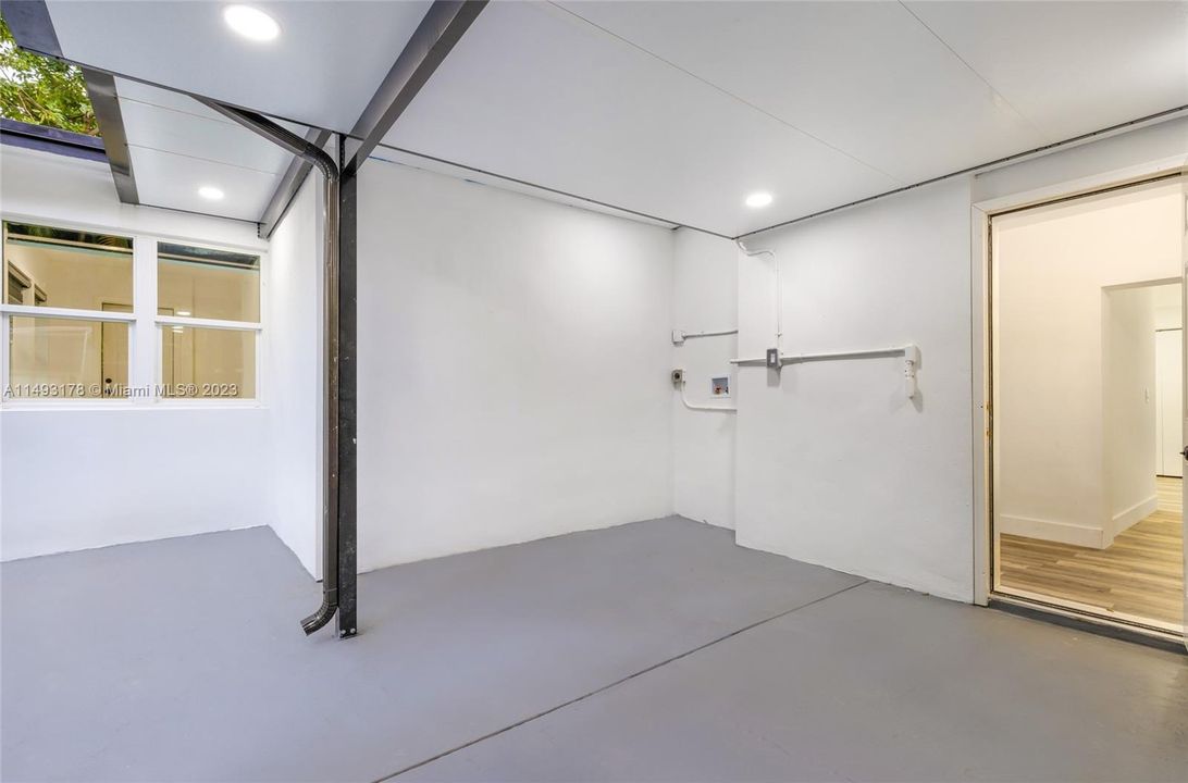 Recently Sold: $760,000 (4 beds, 3 baths, 1282 Square Feet)