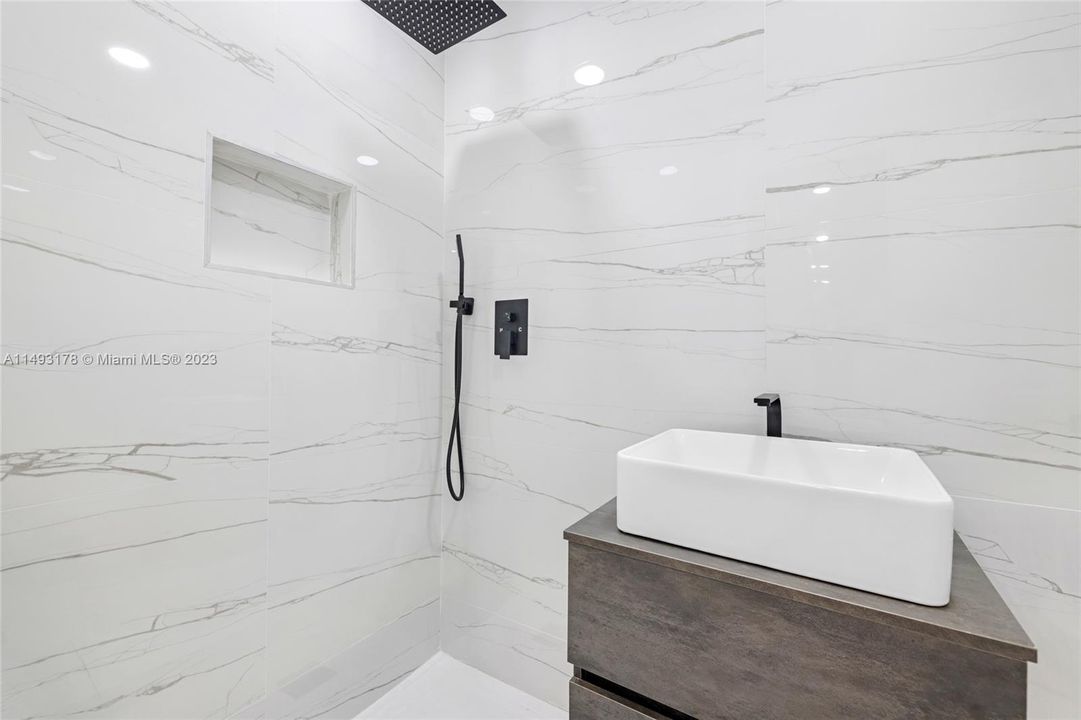 Recently Sold: $760,000 (4 beds, 3 baths, 1282 Square Feet)