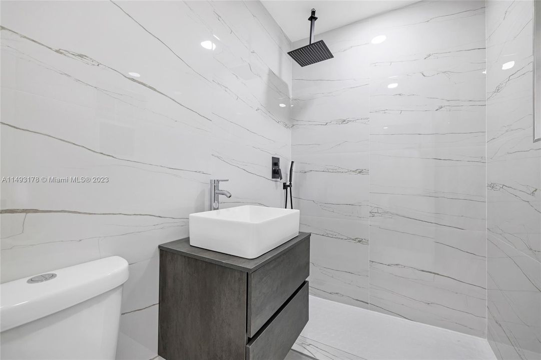 Recently Sold: $760,000 (4 beds, 3 baths, 1282 Square Feet)