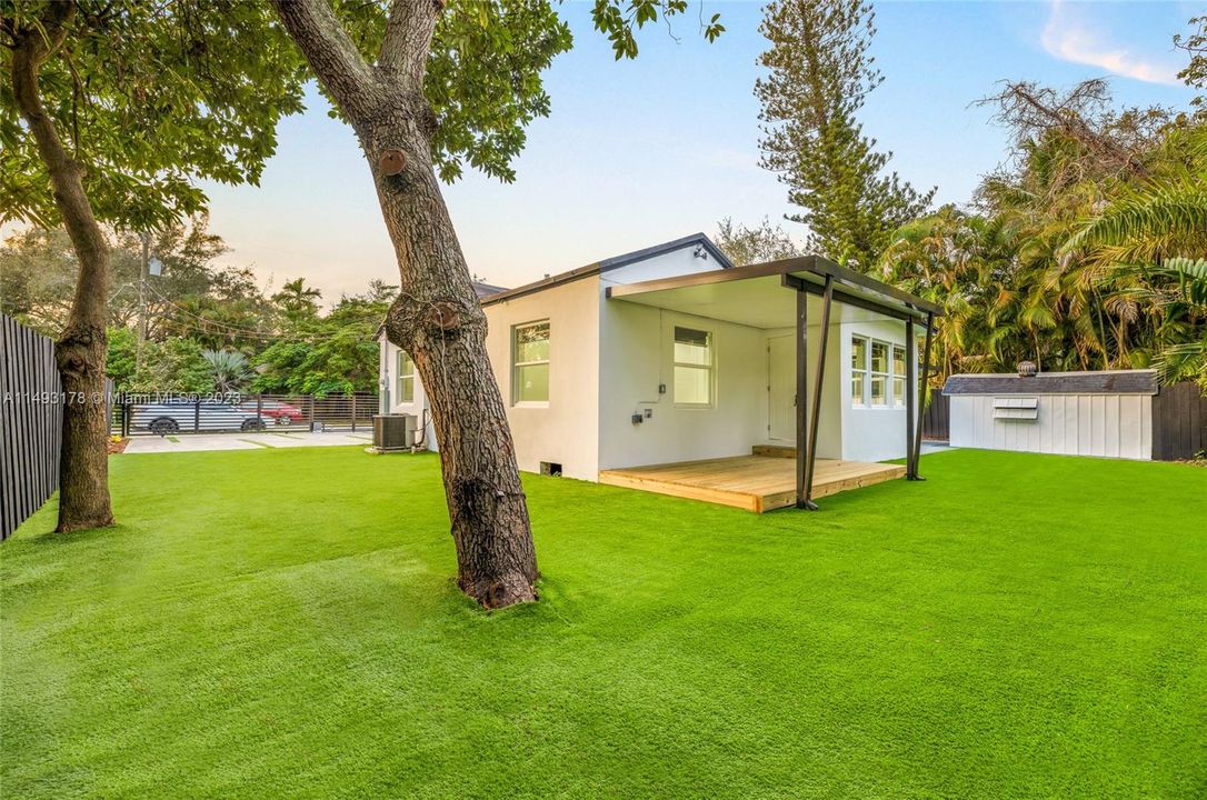 Recently Sold: $760,000 (4 beds, 3 baths, 1282 Square Feet)