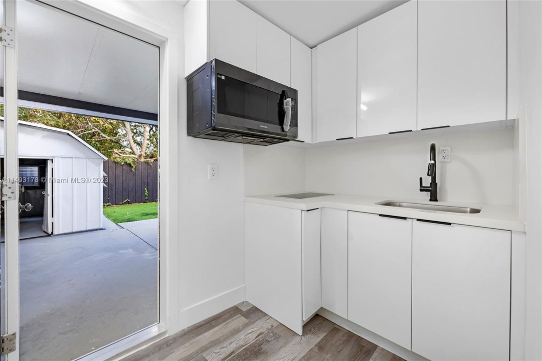 Recently Sold: $760,000 (4 beds, 3 baths, 1282 Square Feet)