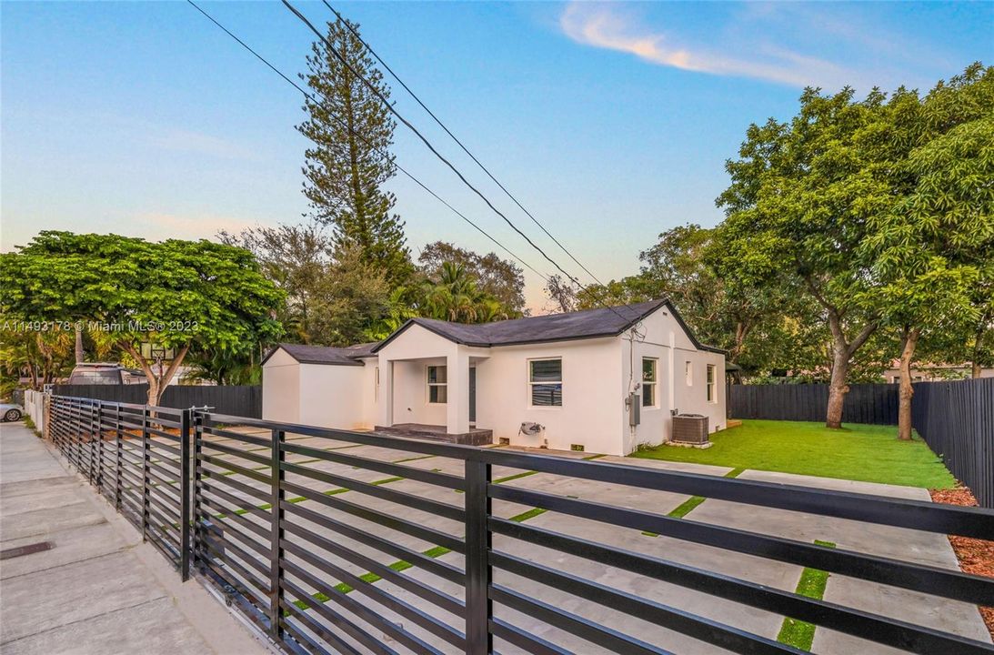 Recently Sold: $760,000 (4 beds, 3 baths, 1282 Square Feet)