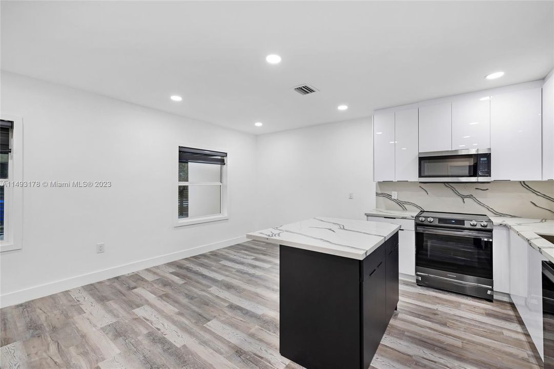 Recently Sold: $760,000 (4 beds, 3 baths, 1282 Square Feet)