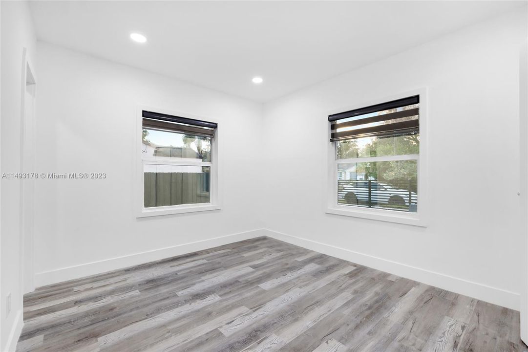 Recently Sold: $760,000 (4 beds, 3 baths, 1282 Square Feet)