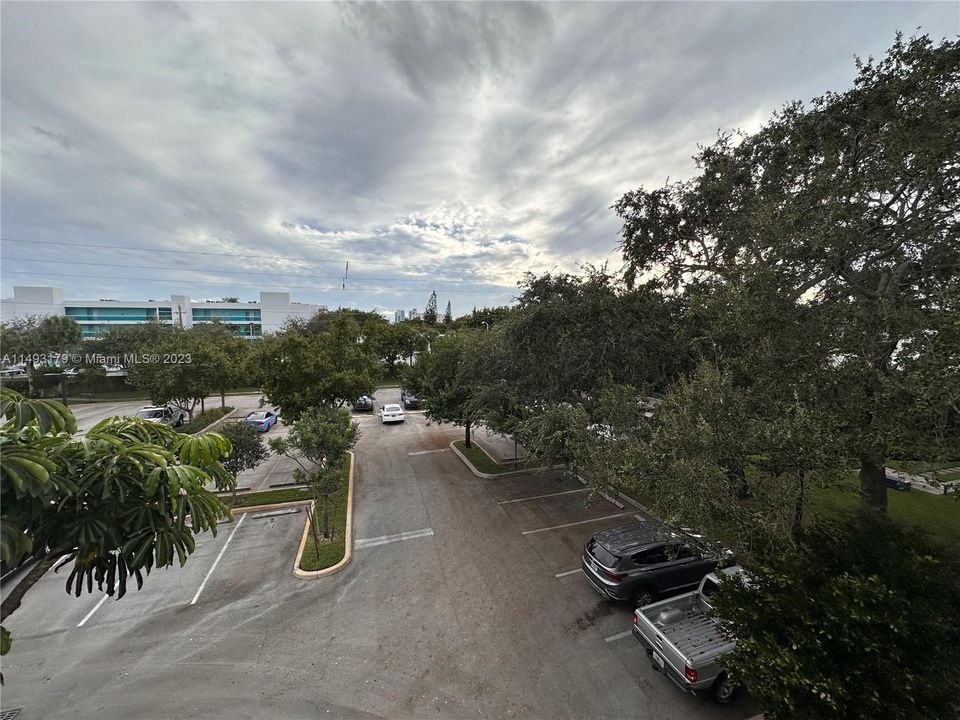 最近售出: $320,000 (1 贝兹, 1 浴室, 775 平方英尺)