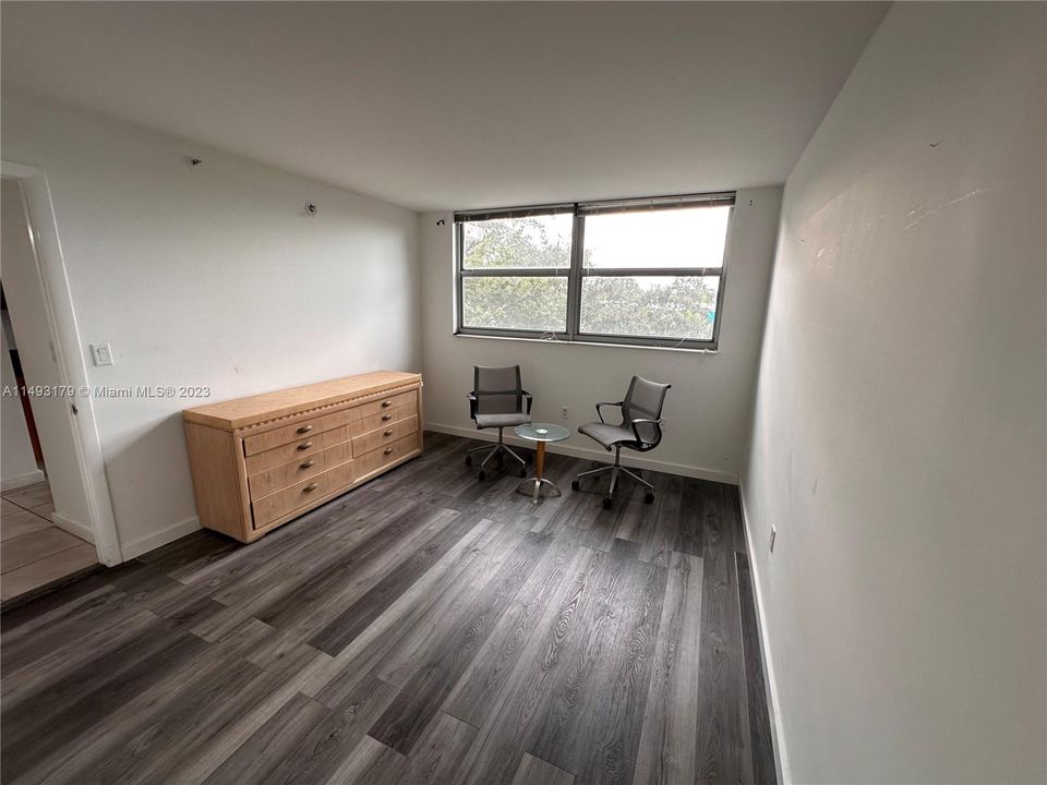 最近售出: $320,000 (1 贝兹, 1 浴室, 775 平方英尺)