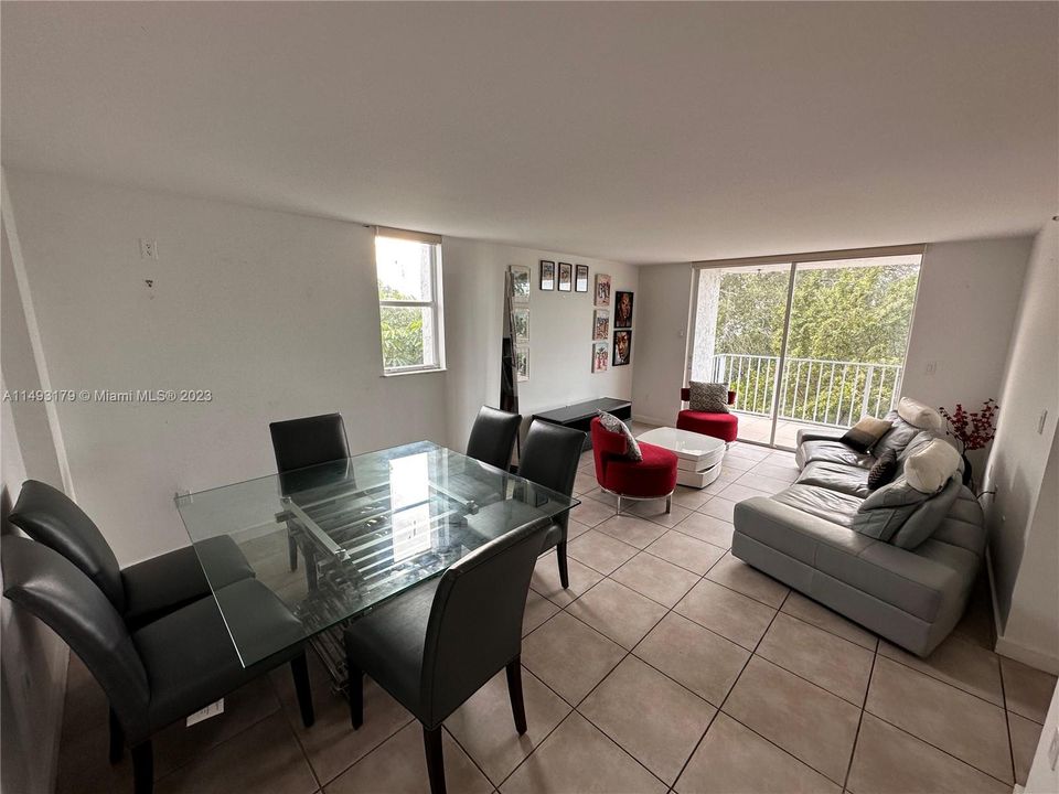 最近售出: $320,000 (1 贝兹, 1 浴室, 775 平方英尺)