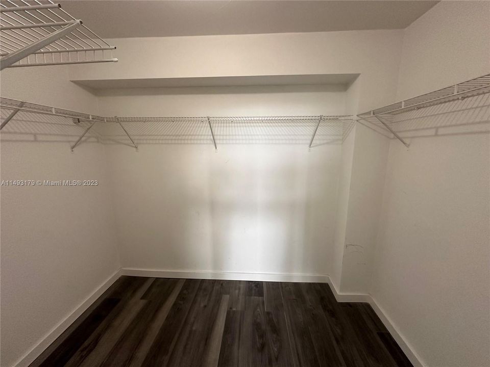 最近售出: $320,000 (1 贝兹, 1 浴室, 775 平方英尺)