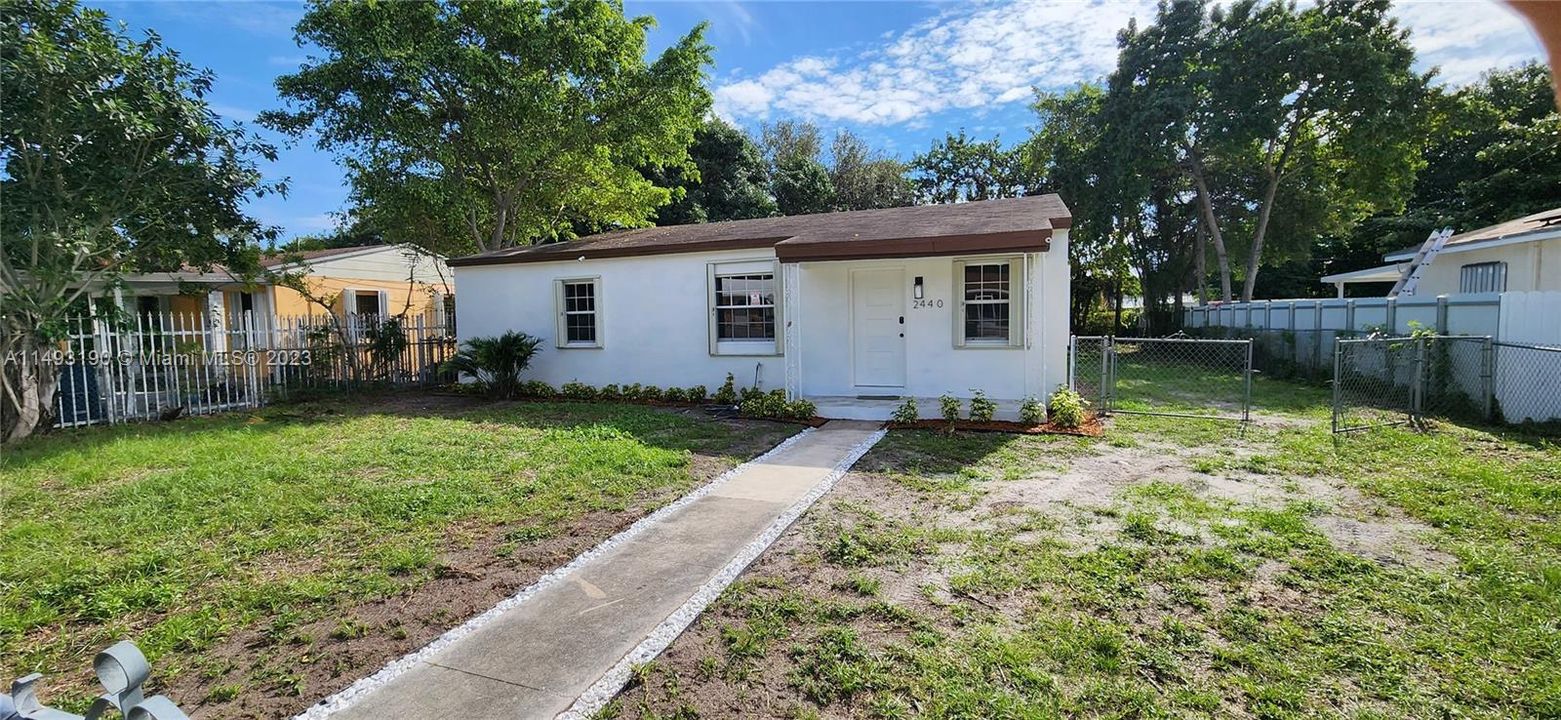 Recently Sold: $420,000 (3 beds, 1 baths, 936 Square Feet)