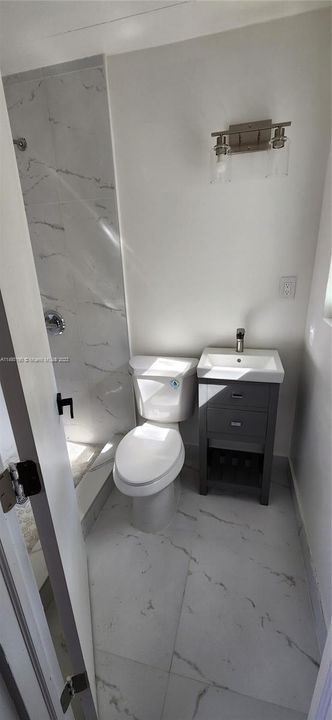 Recently Sold: $420,000 (3 beds, 1 baths, 936 Square Feet)