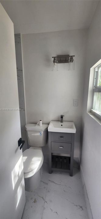 Recently Sold: $420,000 (3 beds, 1 baths, 936 Square Feet)