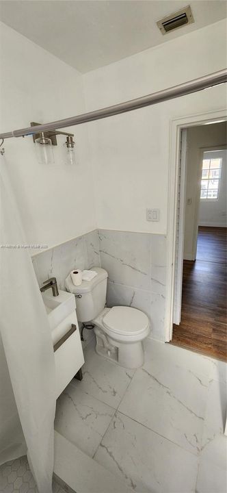 Recently Sold: $420,000 (3 beds, 1 baths, 936 Square Feet)