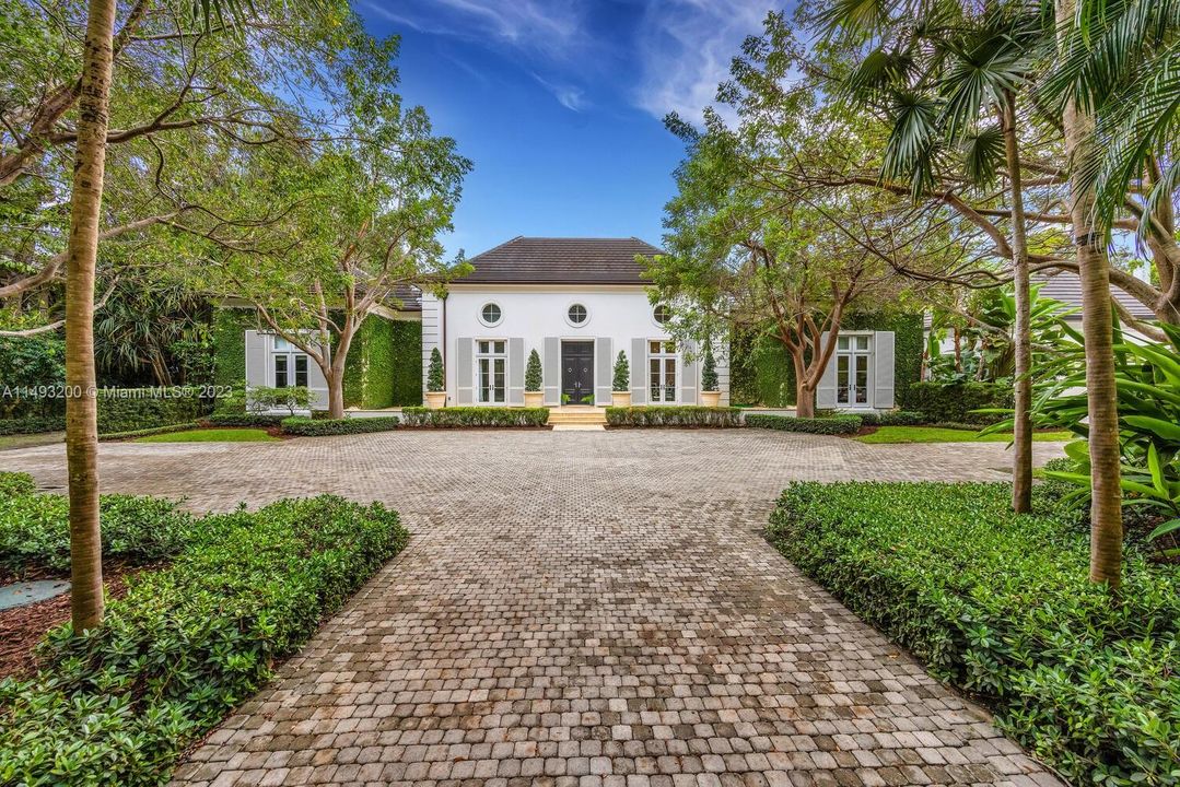 Recently Sold: $10,900,000 (6 beds, 6 baths, 8632 Square Feet)