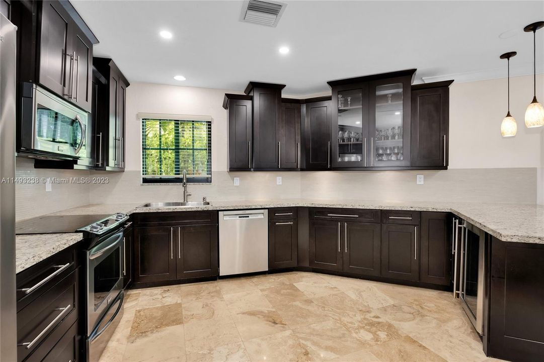 Недавно продано: $1,595,000 (3 спален, 2 ванн, 2129 Квадратных фут)