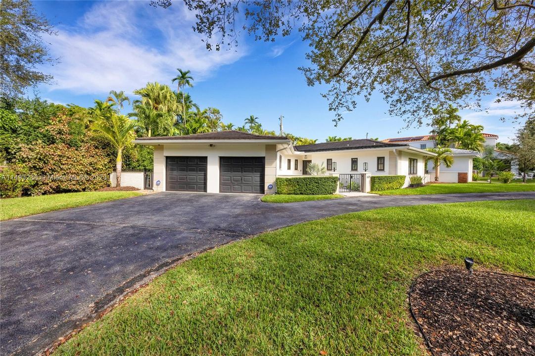 Недавно продано: $1,595,000 (3 спален, 2 ванн, 2129 Квадратных фут)