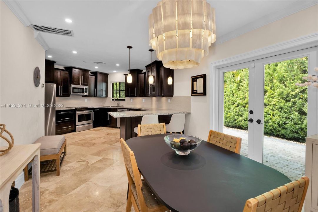 Недавно продано: $1,595,000 (3 спален, 2 ванн, 2129 Квадратных фут)