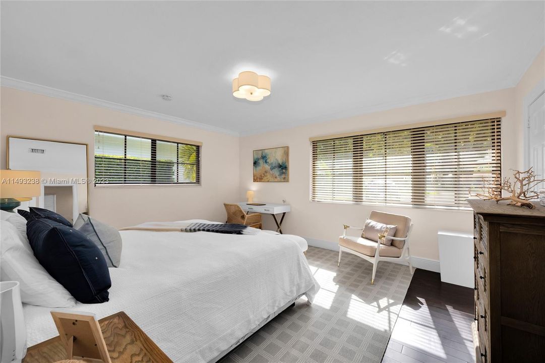 Недавно продано: $1,595,000 (3 спален, 2 ванн, 2129 Квадратных фут)