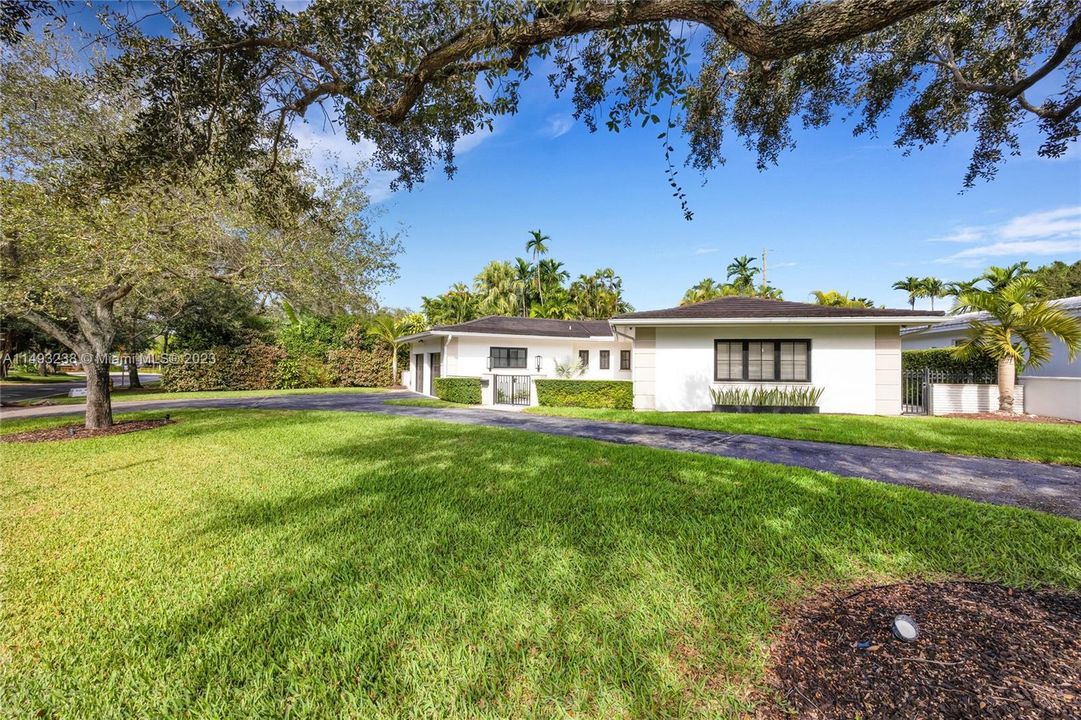 Недавно продано: $1,595,000 (3 спален, 2 ванн, 2129 Квадратных фут)