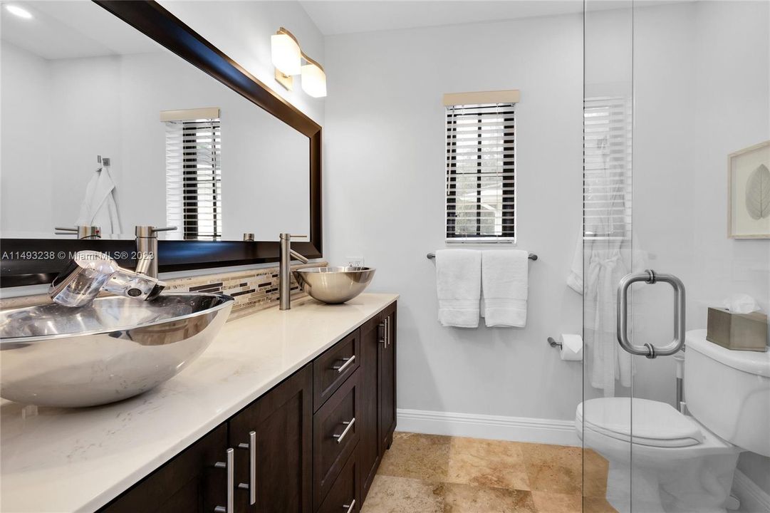 Недавно продано: $1,595,000 (3 спален, 2 ванн, 2129 Квадратных фут)