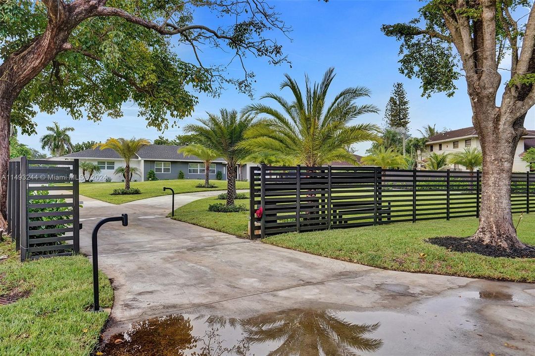 For Sale: $2,400,000 (5 beds, 3 baths, 2774 Square Feet)