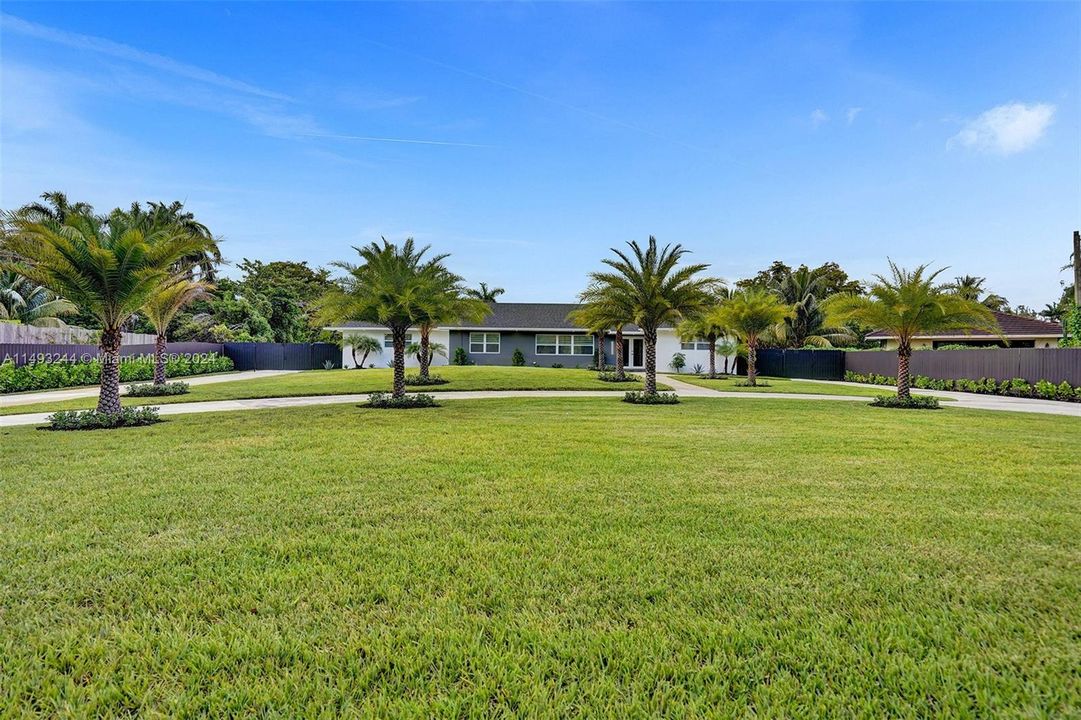 For Sale: $2,400,000 (5 beds, 3 baths, 2774 Square Feet)